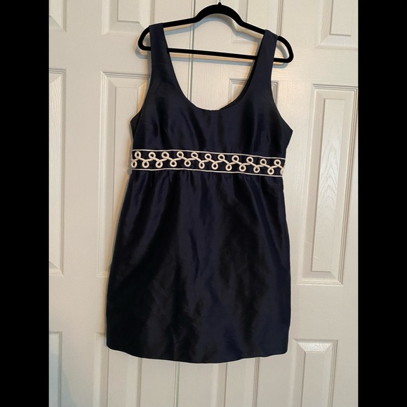 Vineyard Vines Dresses & Skirts - Vineyard Vines silk pie let dress rope detail
